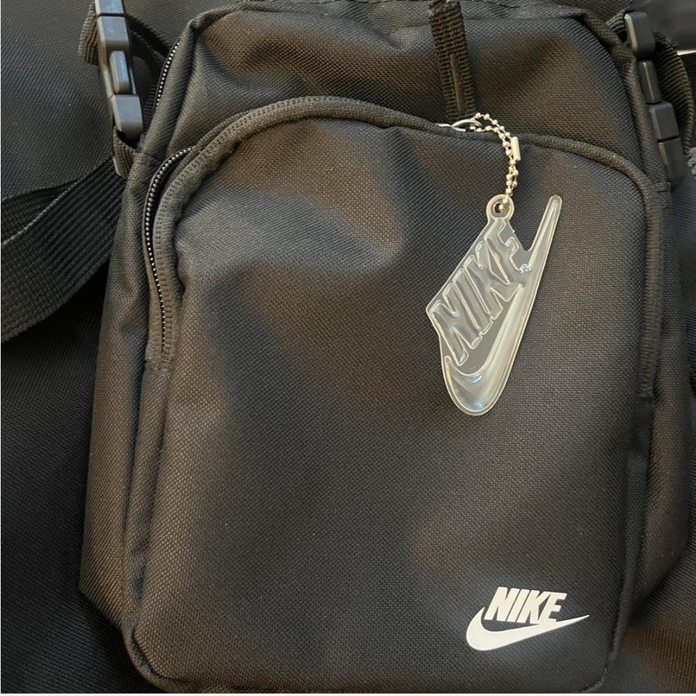 Nike Crossbody black New with tags retail $28